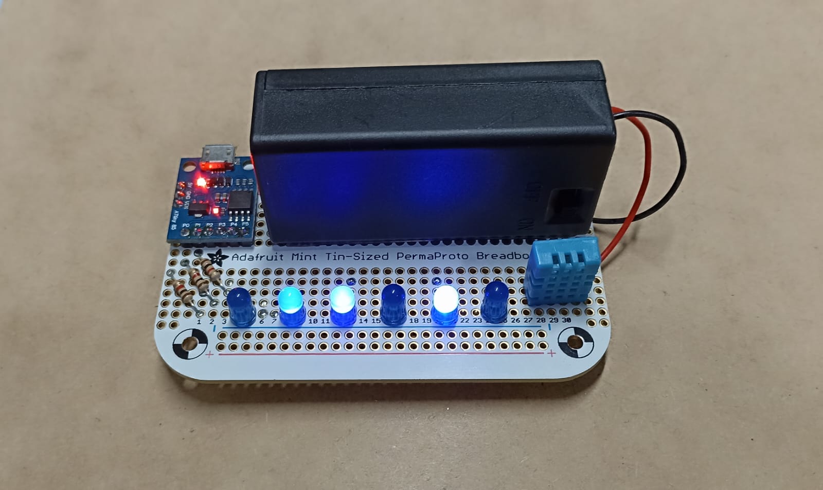 termômetro com attiny85 e display binário
