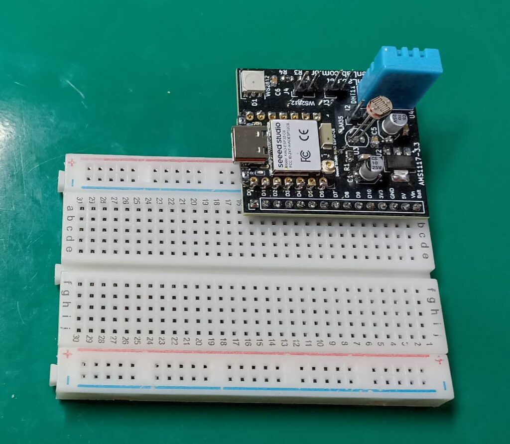 Placa de desenvolvimento WiFi ESP32-C6 na protoboard