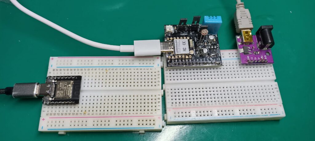 Á esquerda Beetle ESP32-C3 e á direita minha dev board ESP32-C6