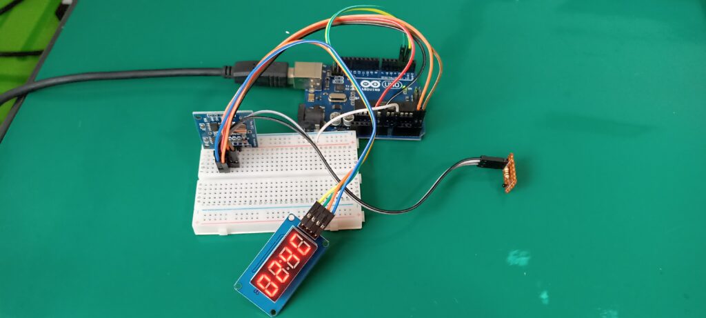 TM1637 + DS1307 + NTC montados na protoboard