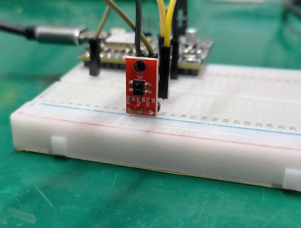 QRE1113 - em uma protoboard