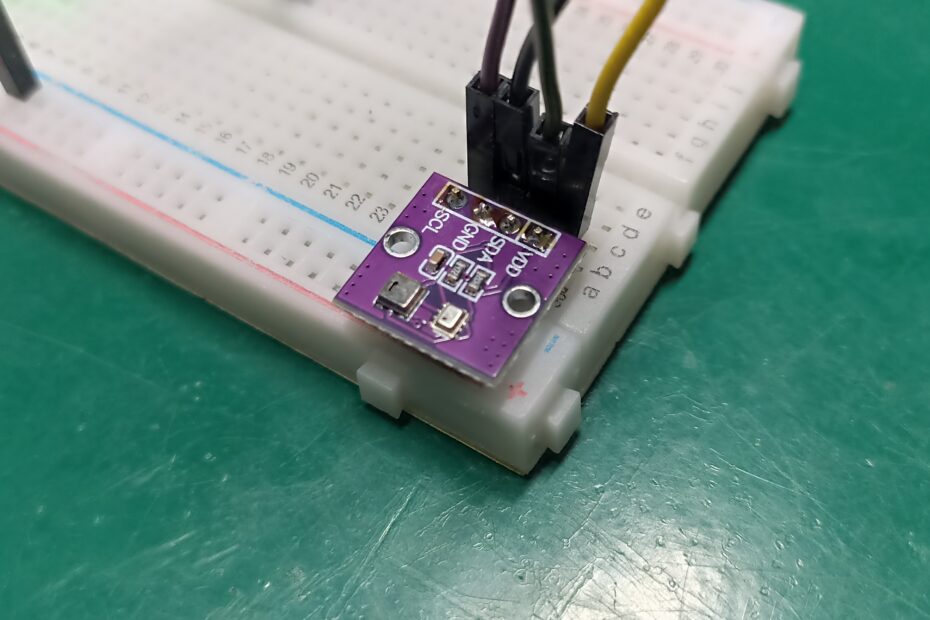 BMP280 and AHT20 combo on a breadboard