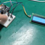 pressionando um botão na protoboard