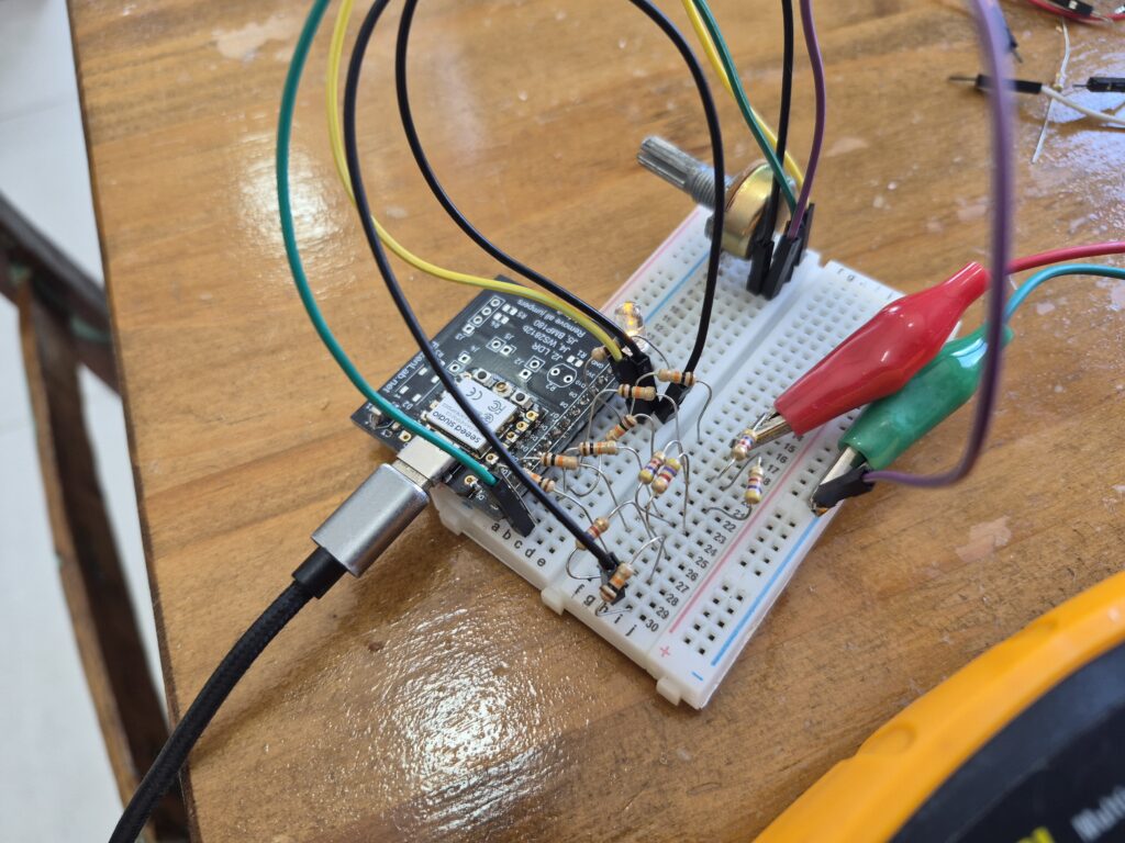 Montagem do conversor digital para analógico em protoboards