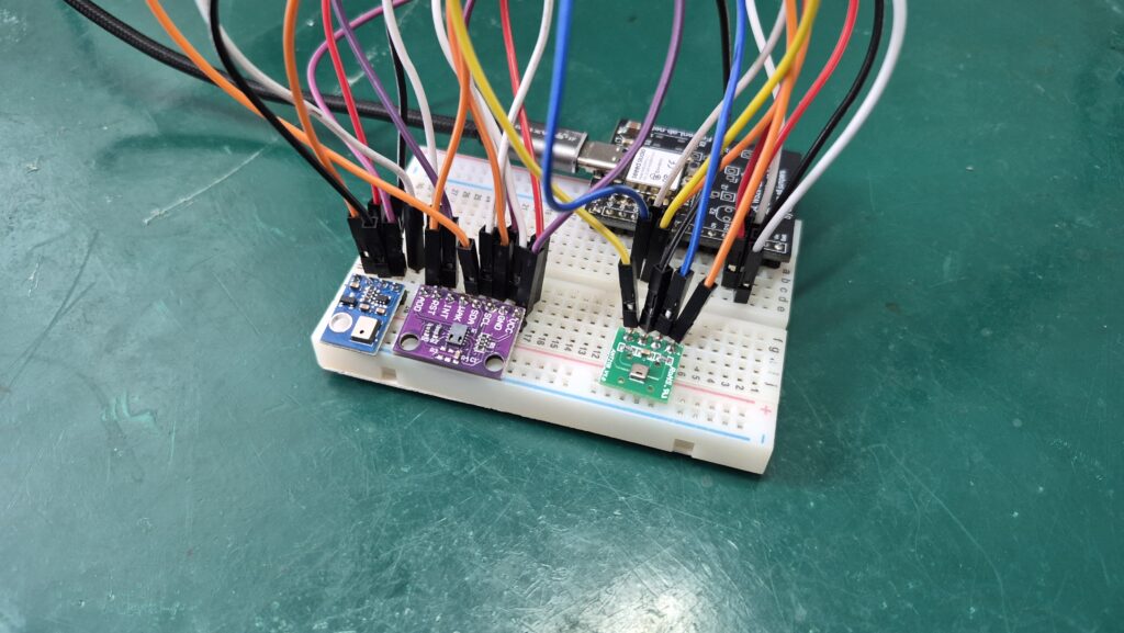 Experimento com sensores ambientais na protoboard